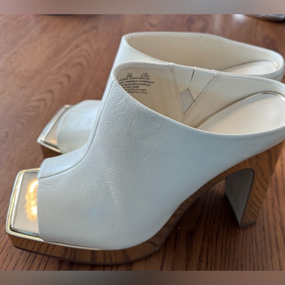 NWT DNKY Elegant Cream and Silver Women's Mules - Picture 6 of 8